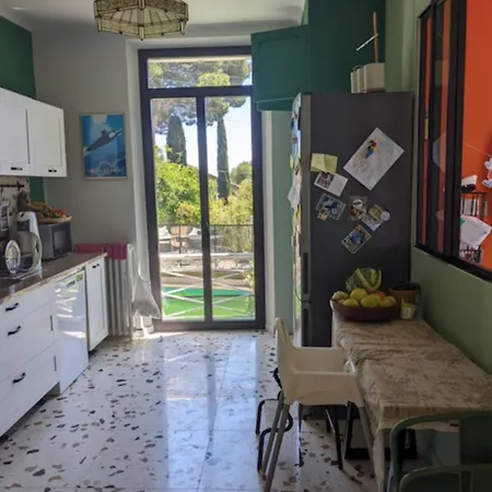 Spacious House With A Terrace בית נופש טולון